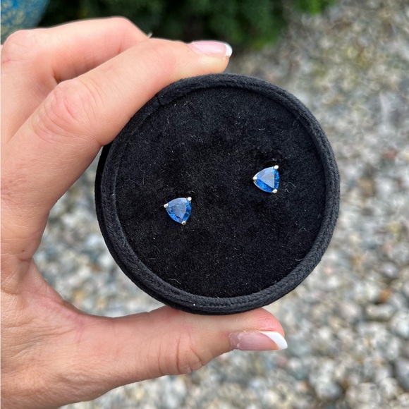 BLUE SAPPHIRE EARRINGS—UNTREATED-NO HEAT—2.50 TCW—TRILLION CUT—14KT GOLD-HIGH - Picture 2 of 15